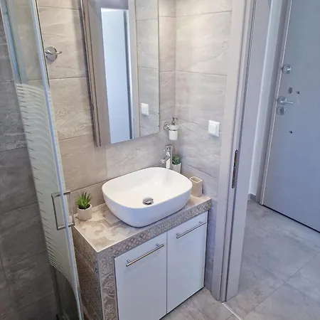 Modern 2 - Bedroom Penthouse In 아파트 *