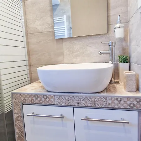 Modern 2 - Bedroom Penthouse In