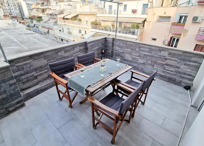 Modern 2 - Bedroom Penthouse In Salonicco