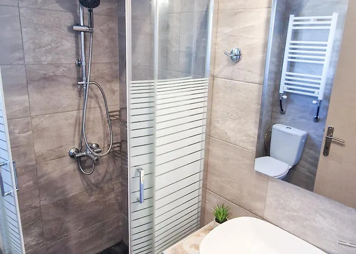 Modern 2 - Bedroom Penthouse In Appartamento *