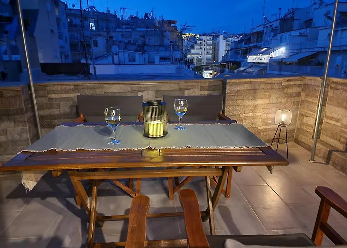 Modern 2 - Bedroom Penthouse In Appartamento Salonicco