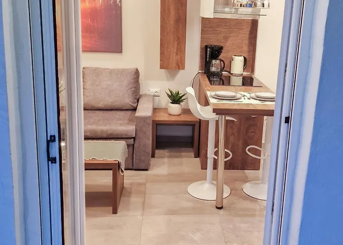 Modern 2 - Bedroom Penthouse In Salonicco