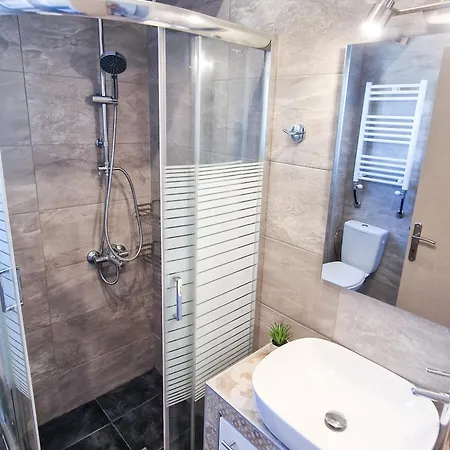 Modern 2 - Bedroom Penthouse In Daire *